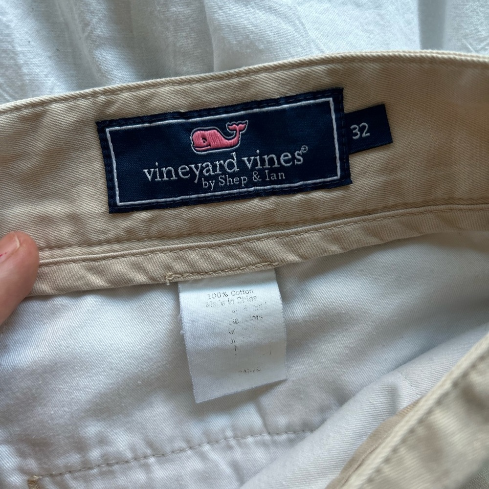 Vineyard Vines cotton khaki shorts - Picture 2 of 4